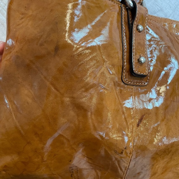 Club Monaco Tan Patent Tote - Picture 11 of 16